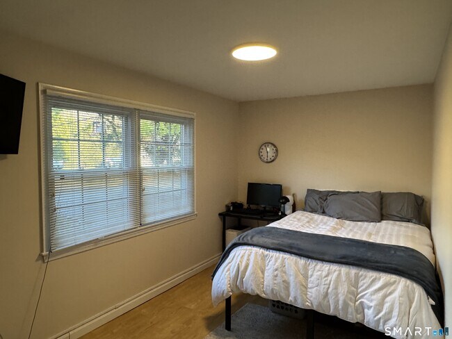 Building Photo - 15 Brookfield Dr