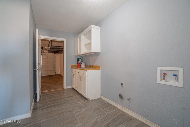 Building Photo - 12041 Van Gogh Dr