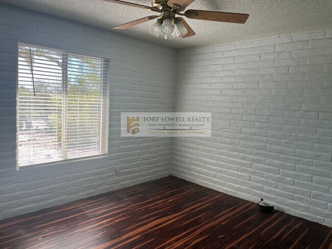 Building Photo - Beautiful 3 bedroom 2 bathroom with washer & dryer AVAILABLE SOON!