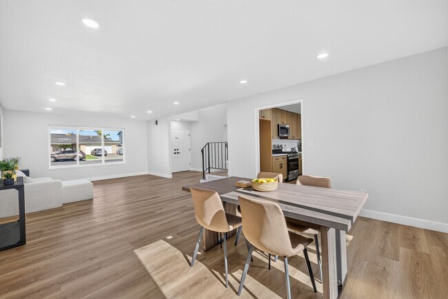 Building Photo - 13324 San Martin Pl