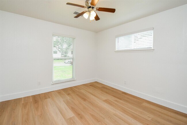 Building Photo - 4947 Cheena Dr