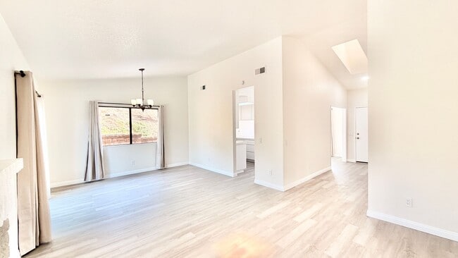 Building Photo - Wonderful Split-level Home with Spacious B...