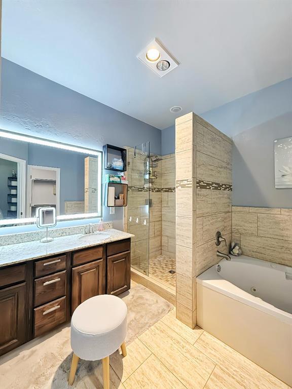 Building Photo - 6162 N Brookline Ave