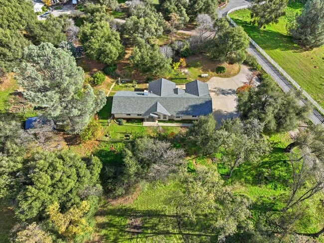 Building Photo - 43379 Leach Rd