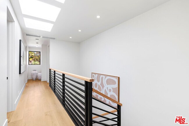 Building Photo - 2565 Patricia Ave