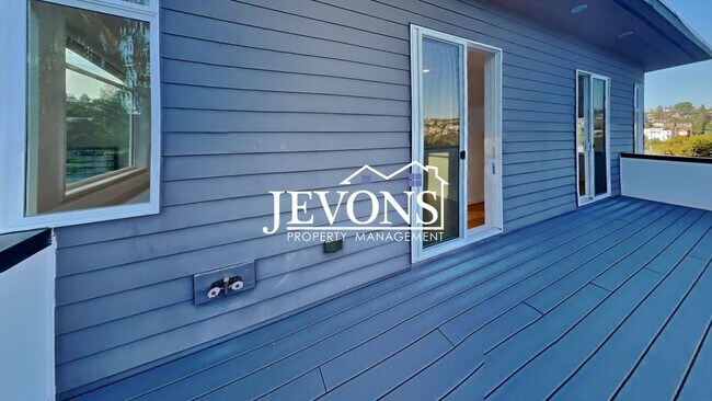 Building Photo - 5BR/4.5BA House in Seattle -- Available Now!