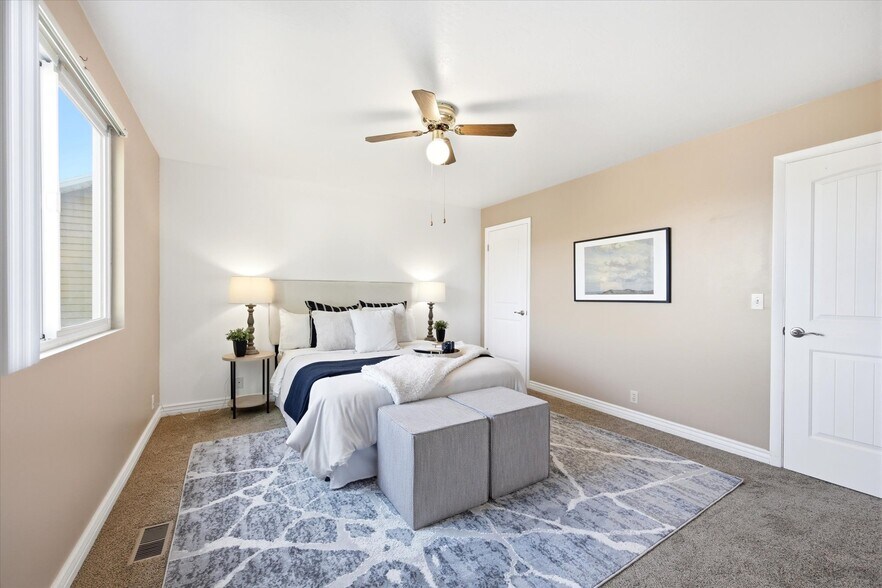 Building Photo - 734 Sandy Dunes Dr