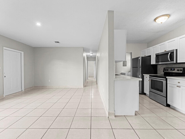 Building Photo - 21200 NE 12th Ct