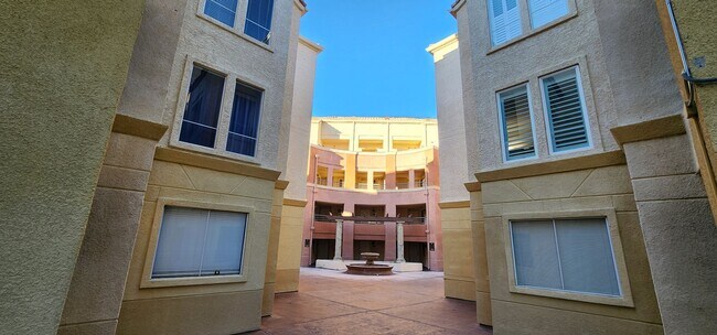 Building Photo - Fully furnished-full Sphere view