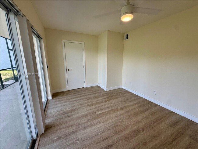 Building Photo - 400 Waterway Dr S