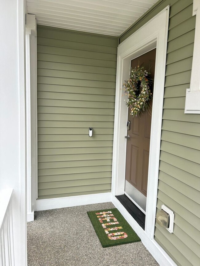 Building Photo - Updated 2 bedroom + loft, 2.5 bath DuPont Home