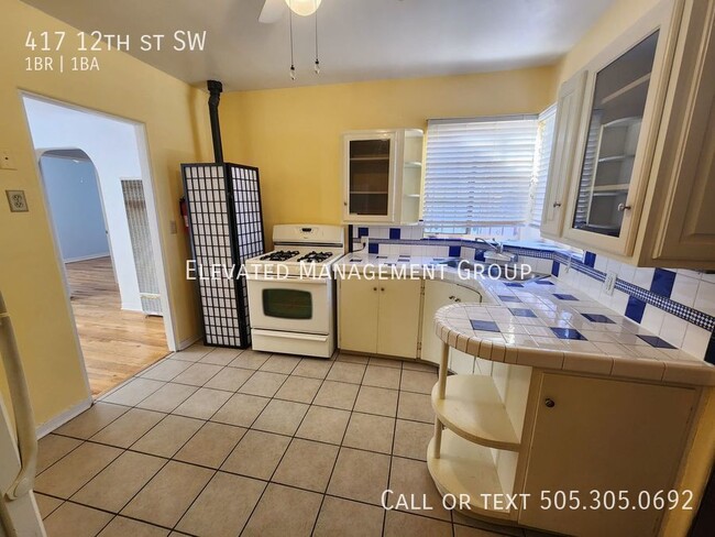 Building Photo - Super Cute, 1 Bedroom, 1 Bath Gem!  With G...