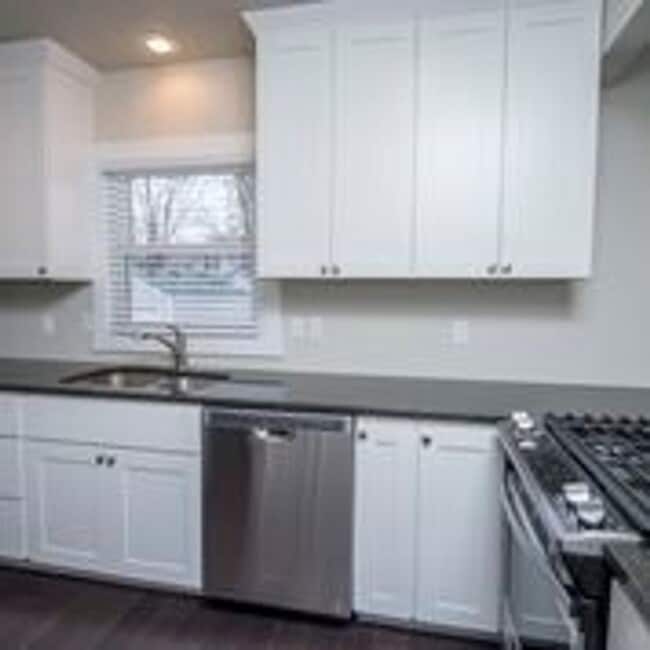 Building Photo - Available June 15!