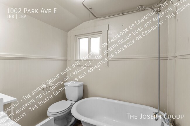 Building Photo - 1002 Park Ave E