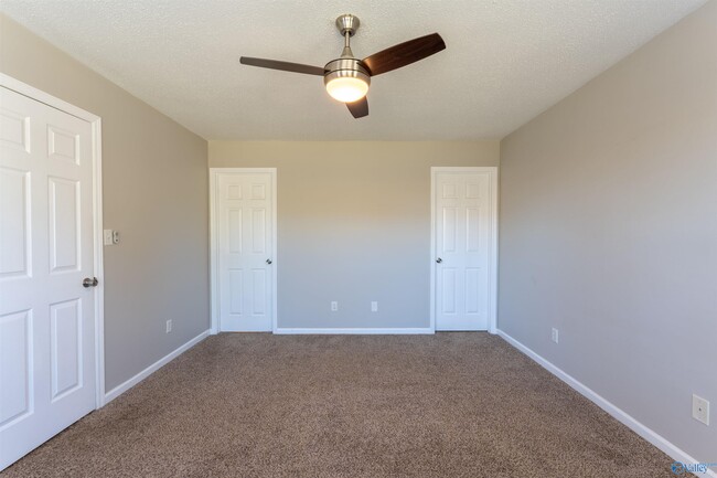 Building Photo - 122 Otter Trail SW