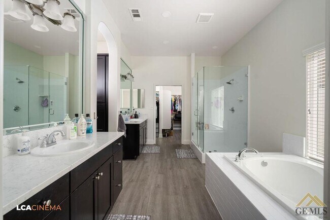 Building Photo - Luxury Living in Windermere Seven Oaks: Modern 5 Bed, 3 Bath Home with Pool, Solar, and Gated Nei...