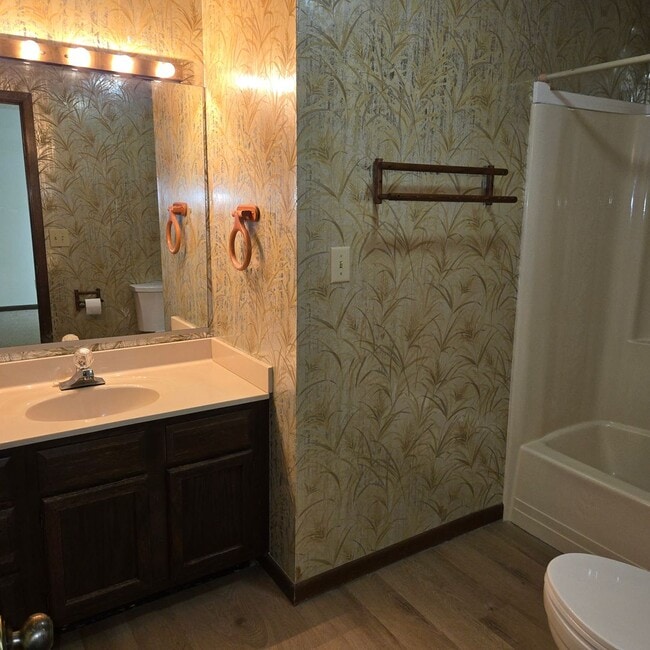 Building Photo - 2 Bed 1.5 Bath North Johnson City Duplex S...