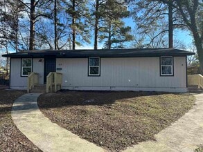 Building Photo - 6 Hiland Pl