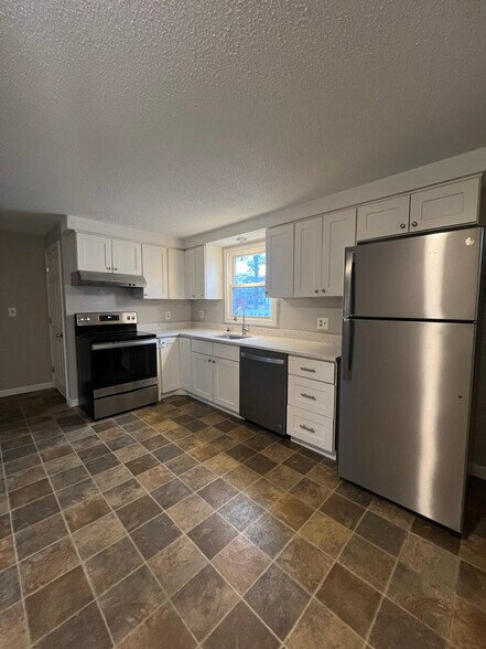 Building Photo - 56 Hall St