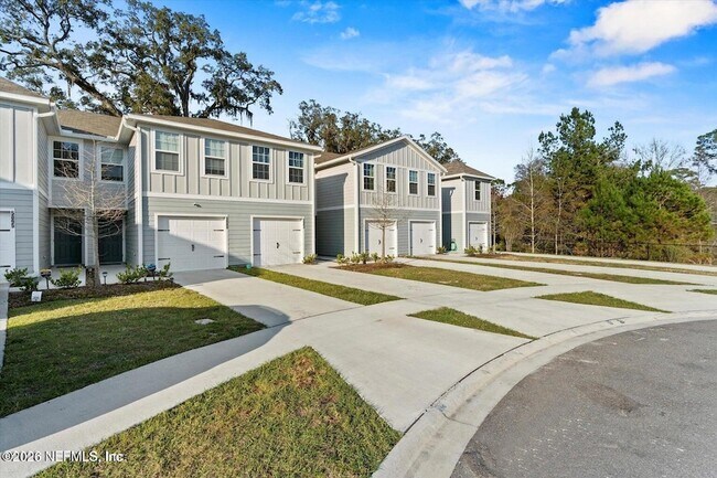 Building Photo - 5893 Creekside Crossing Dr