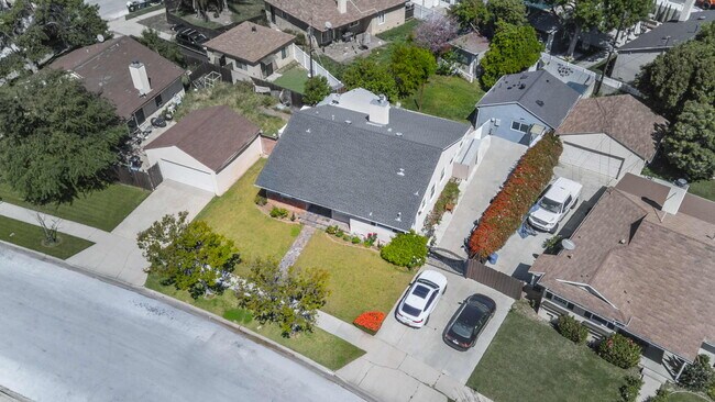 Building Photo - 20747 Stephanie Dr