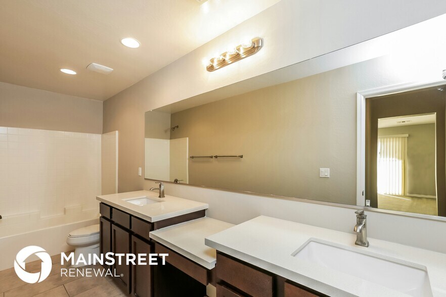 Building Photo - 2000 N 36th St