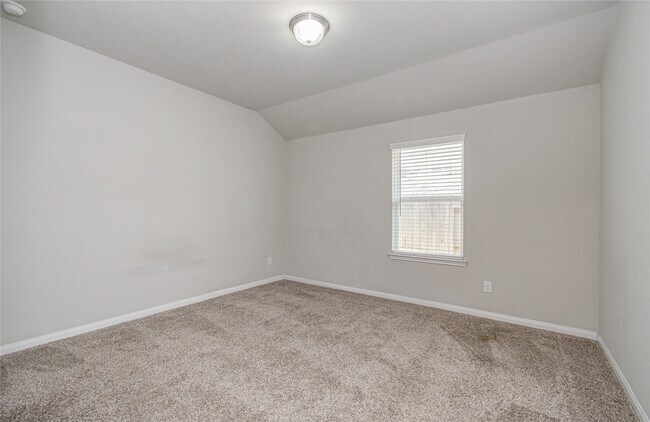 Building Photo - 2815 Dry Creek Dr