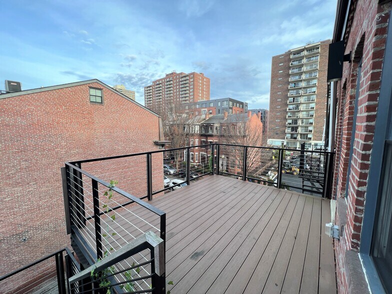 Building Photo - 1607 Tremont St