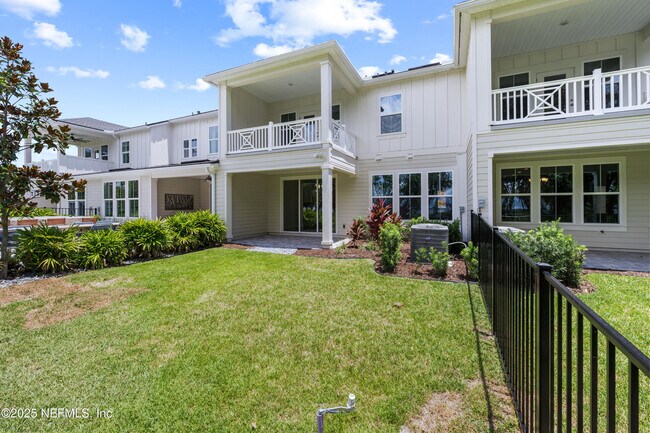 Building Photo - 27 Oak Pk Dr