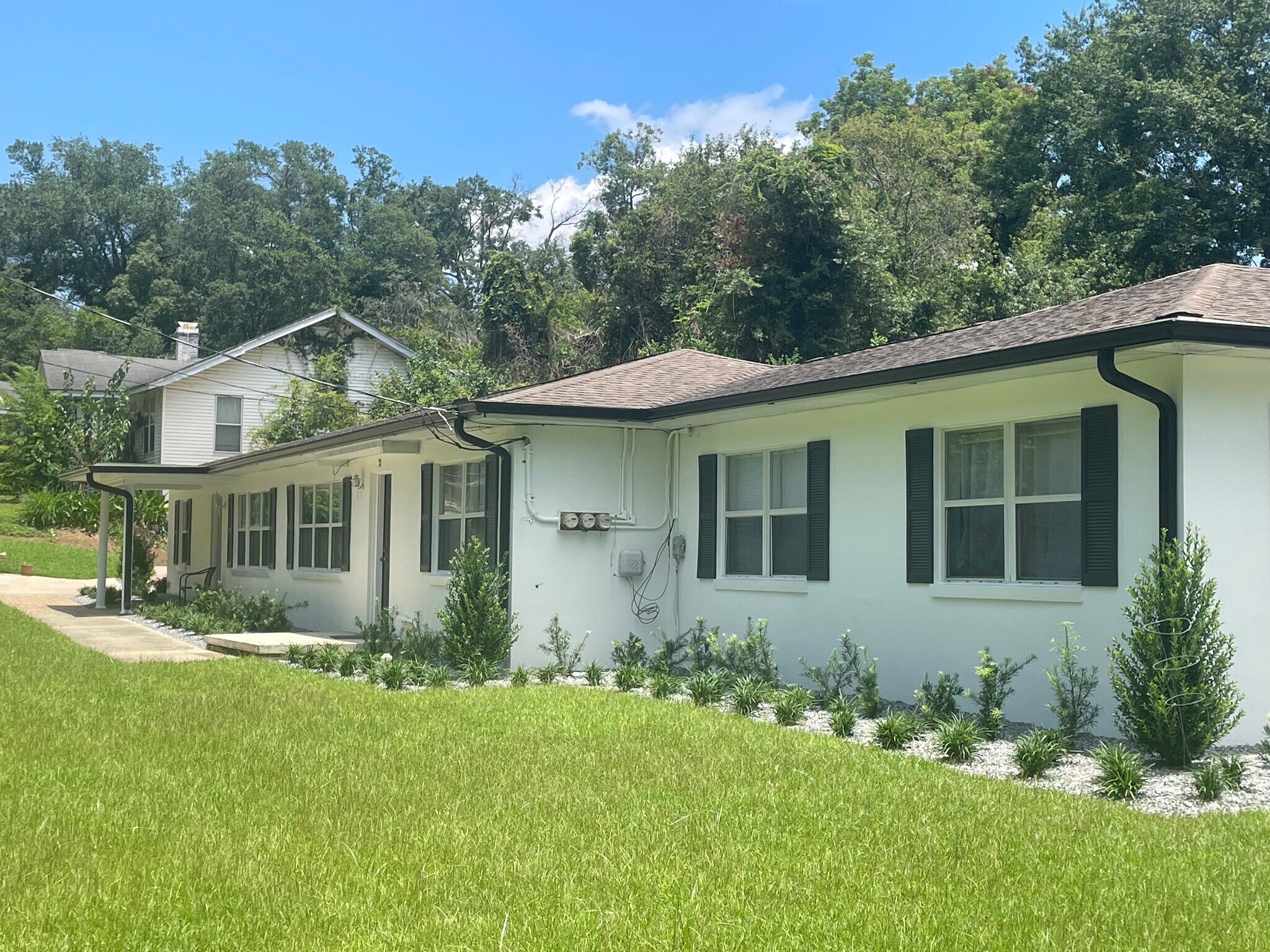 Triplex Front - 124 W 4th Ave