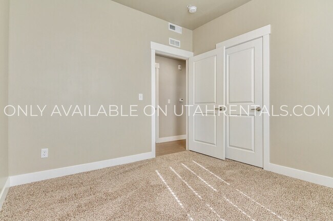 Building Photo - 1128 S 820 E