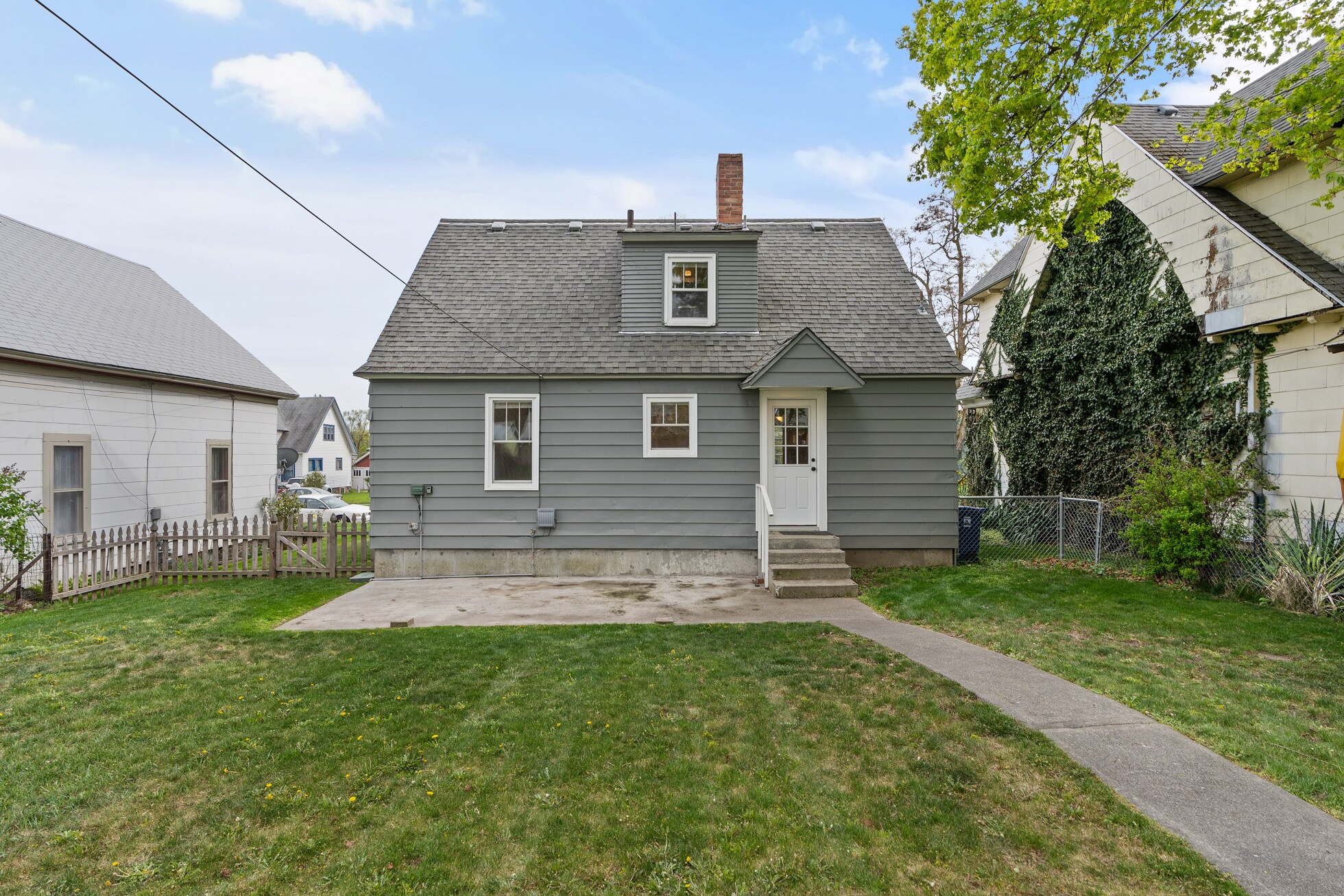 Building Photo - 1011 E Nora Ave