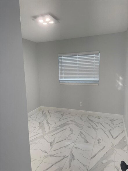 Building Photo - 5617 Gateway Dr