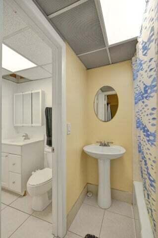 Building Photo - 636 NW 13th St