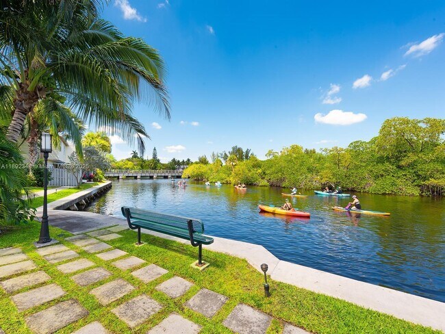 Building Photo - 1921 NE 15th Ave