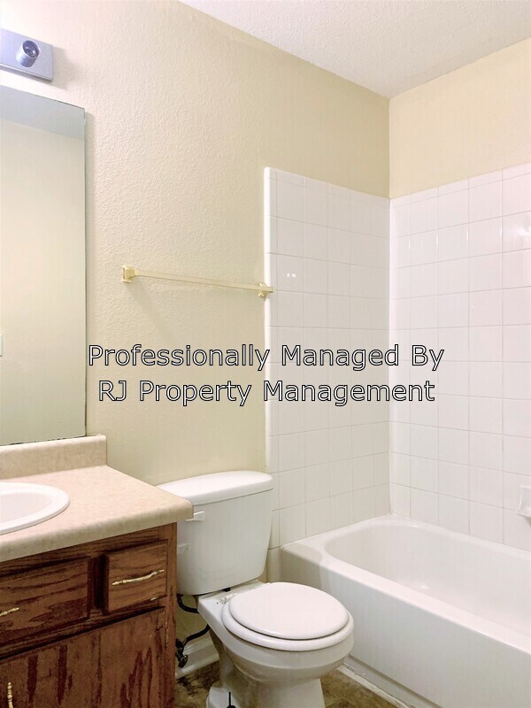 Building Photo - 4847 Royal Run Dr