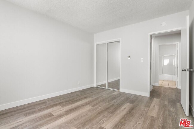 Building Photo - 1030 N Orange Grove Ave