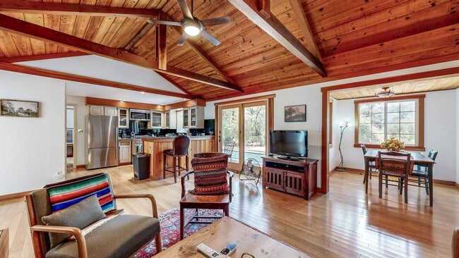 Building Photo - 1250 Bentley Dr