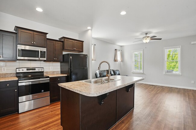 Building Photo - AVAILABLE-GREAT HOME IN THE HEART OF RALEI...