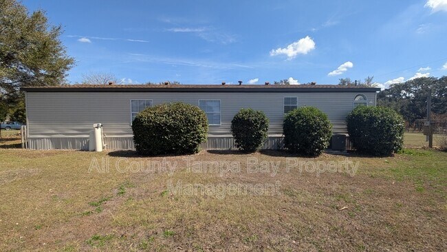 Building Photo - 3753 Oakwood Dr