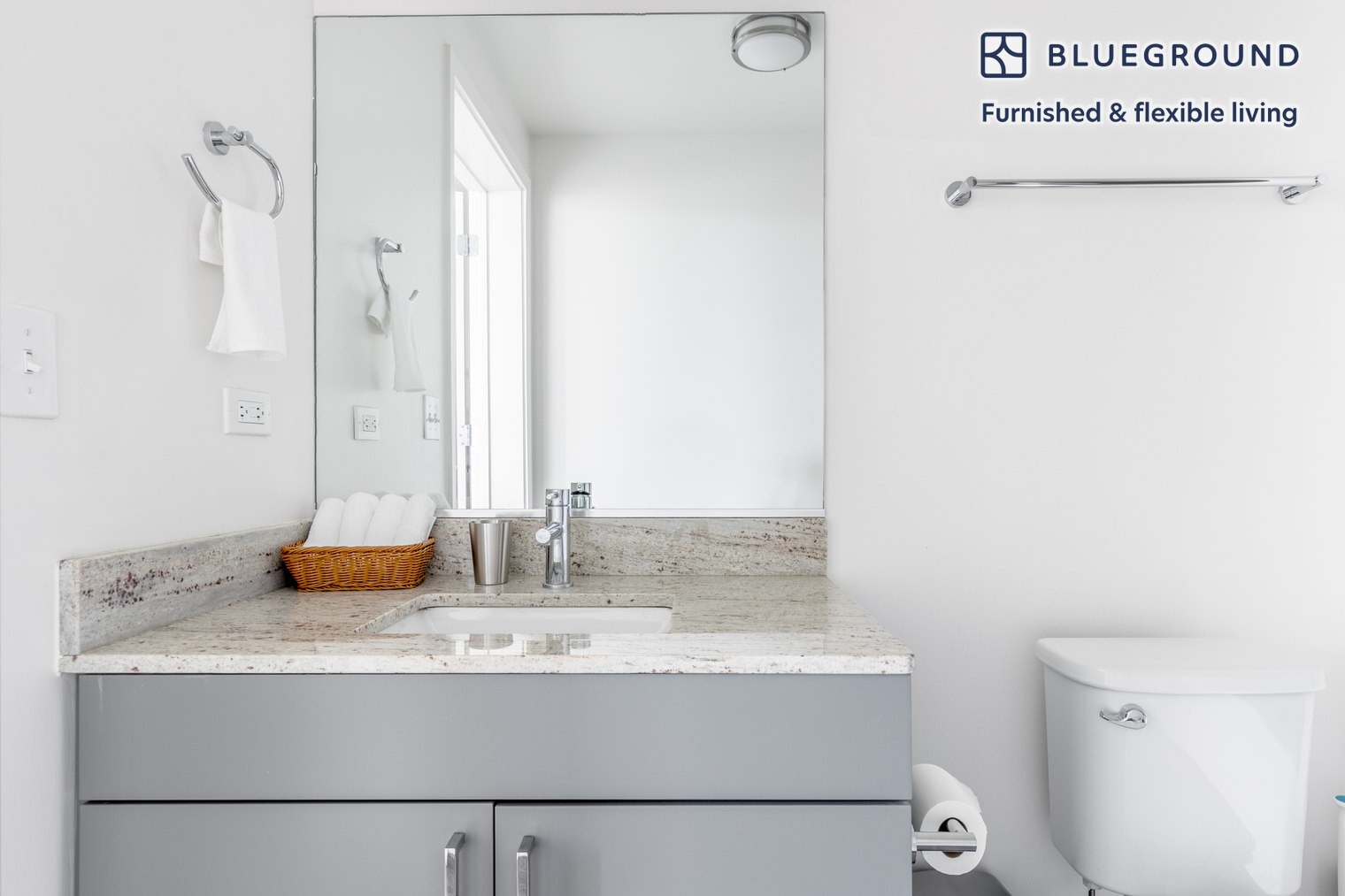 Building Photo - 2340 N California Ave