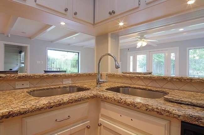 Building Photo - 8615 Ferris Dr