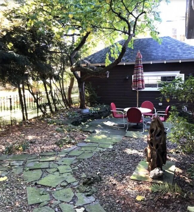 Building Photo - 4 Irving Pl