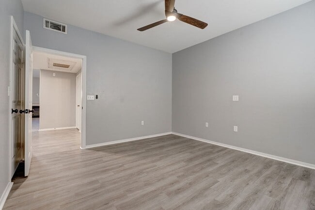 Building Photo - 855 N Stephanie St