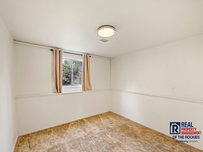 Building Photo - Cozy 3-Bed, 2-Bath Home with Fireplace, & ...