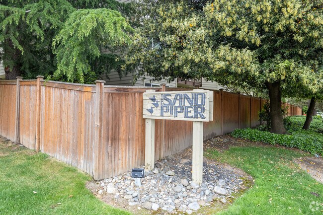 Building Photo - The Sandpiper Condo