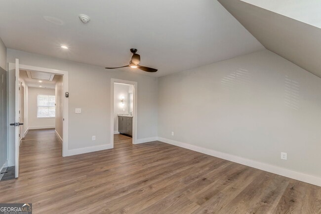 Building Photo - 79 Chateau Dr SE