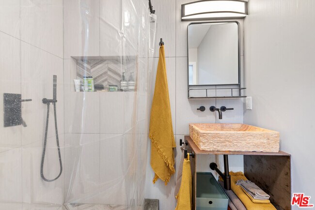 Building Photo - 11314 Homedale St