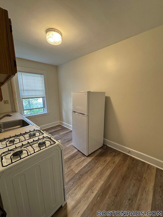 Building Photo - 155 Summer St