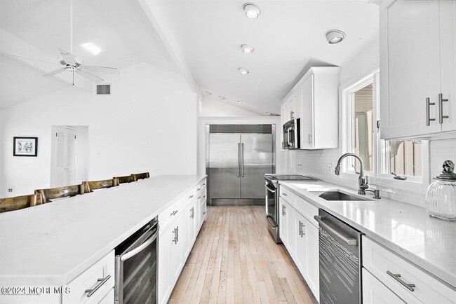 Building Photo - 65 Seaview Ave